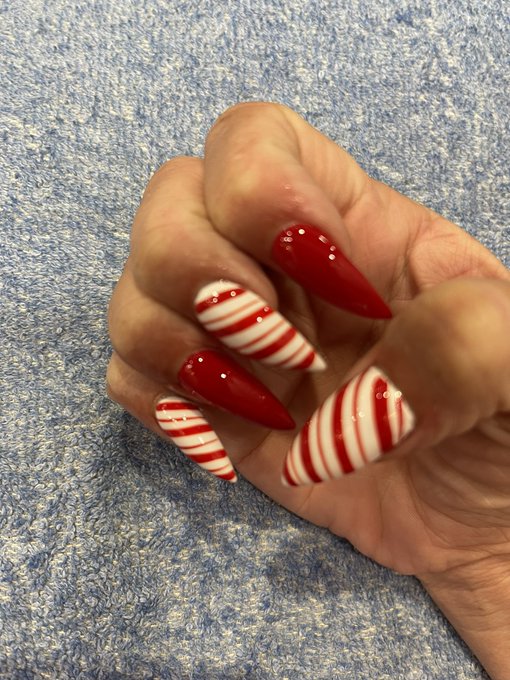 I love how they turned out https://t.co/vBEBckGhBA<a href="/tag/nailart"class="tags"><span>#nailart</span></a><a href="/tag/candycorn"class="tags"><span>#candycorn</span></a><a href="/tag/feelinfly"class="tags"><span>#feelinfly</span></a><a href="/tag/caligem"class="tags"><span>#caligem</span></a>