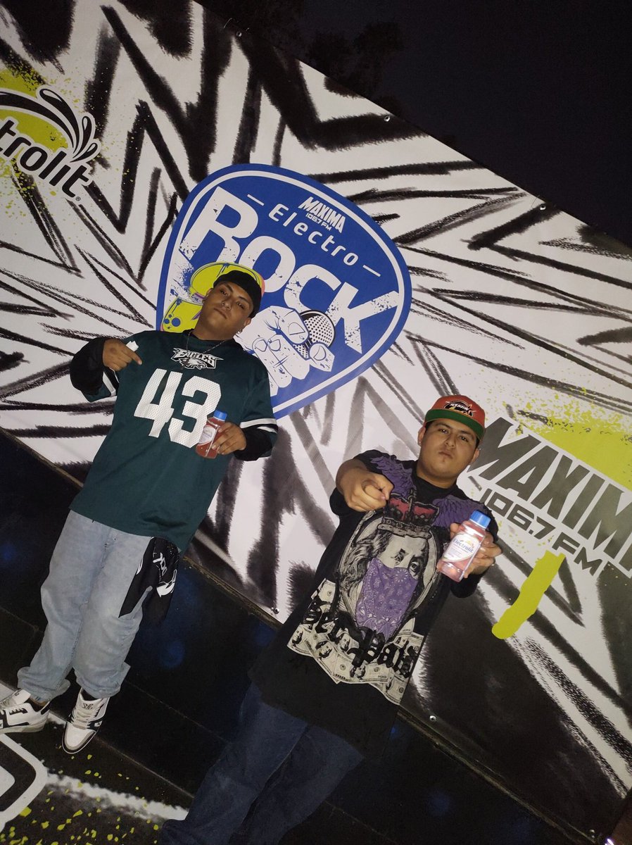 Electrolit's tweet photo. Mucho flow en #Electrorock9 🤘🏻
•
•
#HidratandoElTalentoIndependiente https://t.co/betofNYSJH