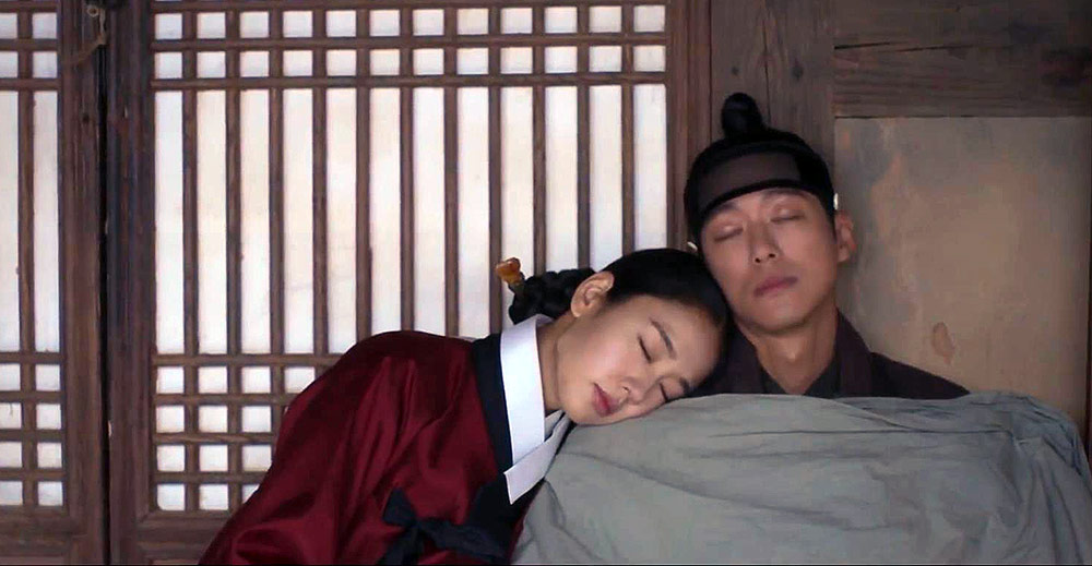 lingtik's tweet photo. ใครชอบงานพีเรียดโรแมนติกดราม่าเข้มข้น น้องใส่เสื้อลายแนะนำค่ะ 

เรื่องราวความรักระหว่างความยากแค้นของบ้านเมือง การเอาตัวให้รอด และรักแท้ 

การแสดงดีงาม ซับไทยดีๆ ไม่มีให้ดู ต้องไถซับอิงค์สถานเดียว แต่คุ้ม

.
#mydearest #MyDearest2 #NamkoongMin #AhnEunJin #ซีรีส์เกาหลี https://t.co/x3w0IdIWaj