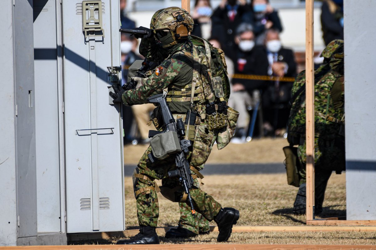 kyuimaru's tweet image. 小倉駐屯地 創立67周年
第40普通科連隊 創隊61周年記念行事

40普は市街地戦闘、CQBを得意とする部隊で、今年も訓練展示ではその本領を魅せてくれました。

相変わらず私物マシマシです。