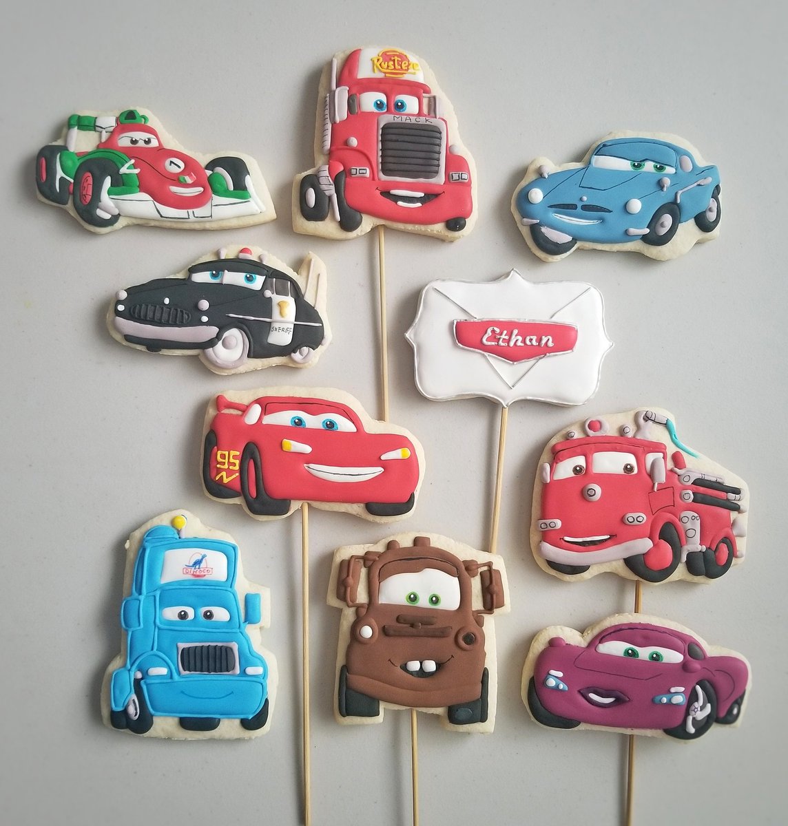 Cars Cookies
#carscookies #disneycarscookies #lightningmcqueencookies #lightningmcqueen #mater #macktrucks #decoratedcookies #sugarcookies #cookiedecorator #vancouvercookies #vancouverbaker #kidsbirthday #disneycars #cookiesofinstagram