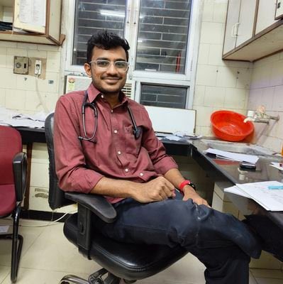 official_aimsa's tweet photo. #Heartwrenching
India lost a Brilliant mind Doctor!
Dr JAI SAVLA 
3rd year Medicine PG resident Safdarjung hospital (Delhi) died due to #suicide. #RIP @MoHFW_INDIA https://t.co/TKmYknZn1T