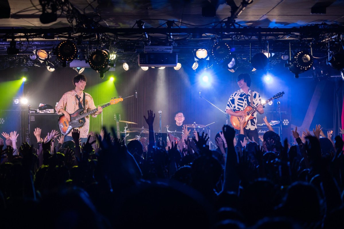 kusoiinkai's tweet photo. 空想委員会ラストワンマンライブ、たくさんのご来場と過去１の盛り上がりをありがとうございました！

空想委員会の活動において関わってくれた全ての方、ありがとうございました！

三浦委員長、こんなに素敵なバンドをありがとう！

みなさま、いつまでも空想委員会の曲をよろしくお願いします😋🤓😎 https://t.co/YElWe7MpJF