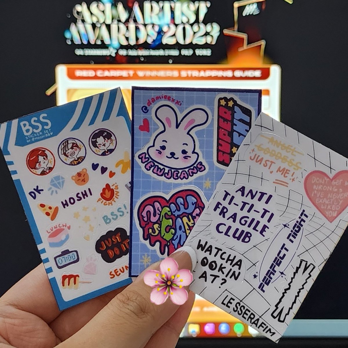 ﾟ+.* #AAA2023inPH freebies by <a href="/hochibb/">⊹ ₊ anne ₊ ⊹</a> &amp; @damieexxi ﾟ+.

✨️ sticker sheet + random unofficial pcs ✨️

rules:
- rt &amp; like this twt
- limited qty only
- strictly 1:1
- will twt loc on dday!

see u! 🫶

🏷 bss svt new jeans le sserafim aaa freebies fansupport giveaway
