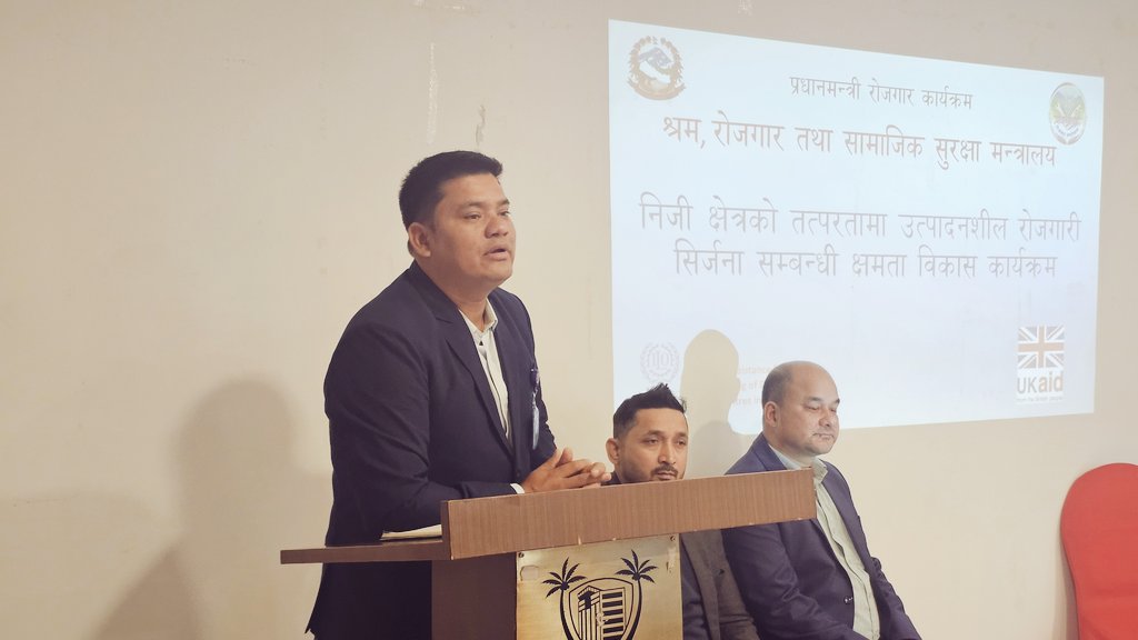 youbrajbasnet's tweet image. उत्पादनशील रोजगारी सिर्जनाका लागि निजी क्षेत्रसंग समन्वय र सहकार्य अभिबृद्धी गर्न तथा आगामी दिनमा रोजगार सेवा केन्द्रले गर्नु पर्ने क्रियाकलाप सम्बन्धी क्षमता अभिबृद्धी कार्यक्रम #बुटवल मा शुभारम्भ । २०८०/०८/२४
@PmepN @MoLESS_Nepal @ILO_Nepal @SEEP_Programme