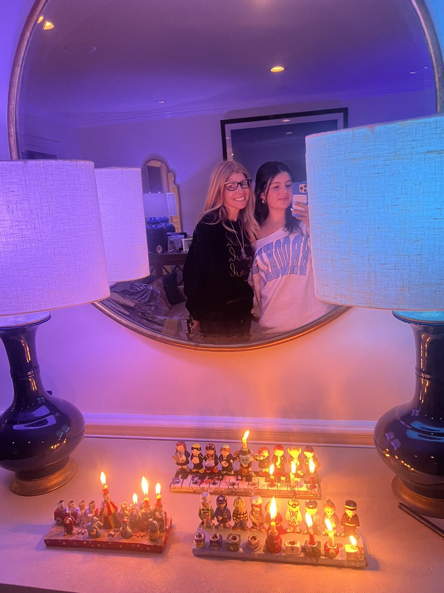 samanthaettus's tweet photo. Happy 3rd night! #ownyourstar https://t.co/2wuxrcCiJj