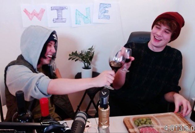 _notthatduxck's tweet photo. TNTDUO HOLIDAY 🍷 https://t.co/WvqTutR0zn