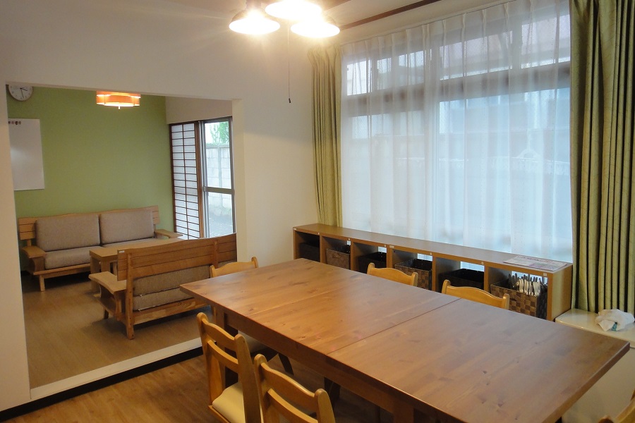 Create_GH's tweet image. 住みたい街ランキングでは常に上位の「＃西荻窪」にある　＃女性専用物件　2室の空きが出ました

駅から3分、駅前には24時間営業のスーパーがある

中央線に住みたい、けど人込みが激しい吉祥寺や荻窪はちょっと。。。と思うならより穏やかな隣駅の西荻窪を、是非一度ご見学下さい🥰

#寝具一式付き