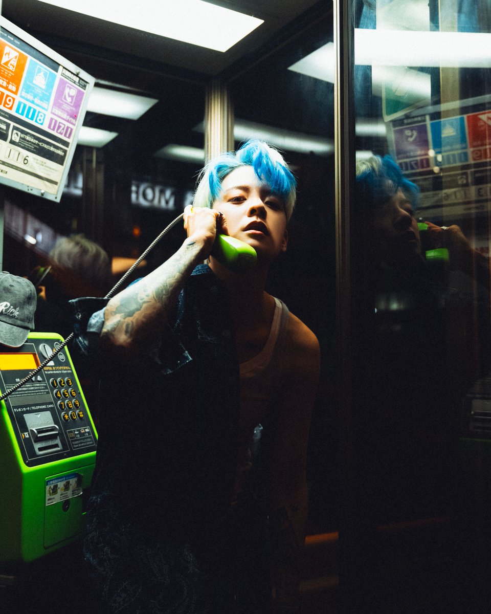 amberliu's tweet photo. No one during a photoshoot:

Me: “Can I eat water in the shower?”

Staff: um… sure 👀

Prob one of my favorite shoots in a while. I climbed in a closet, ran around Tokyo at 2am, and attempted to chew some water. Thank you to the creative team for such a fun time🙏 Hope you guys enjoy these shots as much as I had fun shooting them 🧡💛

MARVIN vol. 12 @marvin_thebrand
Photographer: Adi Putra
Stylist: Hiromi Toki
Local Production: MR+ Positive Tokyo
Executive Producer: Peter Grasse���MR+ Positive Tokyo）
Producer: Yukika Tasaki，Shinzo Higashiyama
Coordinator: Mami Chino