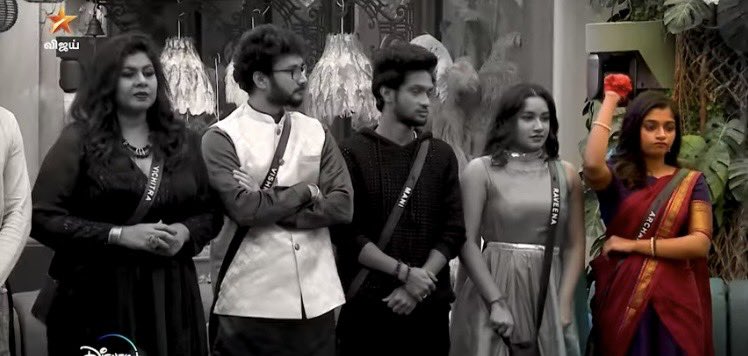 Ajithkumaraam's tweet photo. Week 1 - She didn't get a deserved welcome!

Week 2 - Every1 bullied her, but Kamal didn't ask a single word

Now - She replied to them!  Kamal took two hours to roast her, in fact she stood on the right side 

Name is #Archana 🔥🔥

#VJArchana
#BiggBossTamil7 
#BiggBoss7Tamil https://t.co/PNAqq0jMRi