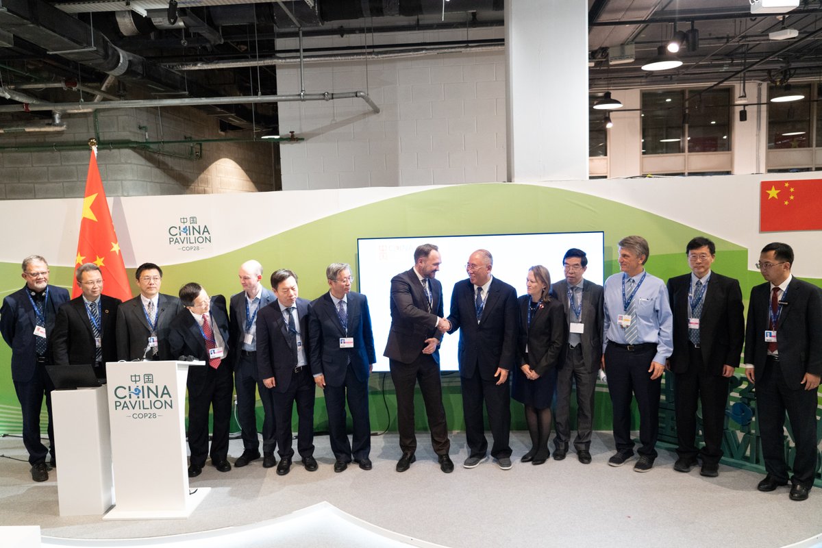 Kina kan nå sine klimamål før planlagt ifølge ny dansk-kinesisk rapport udgivet på #COP28 🇩🇰🇨🇳

<a href="/DanJoergensen/">Dan Jørgensen</a>: ”Kina er som verdens største CO2-udleder det land, der kan gøre den nok allerstørste forskel i forhold til at bringe de globale udledninger ned og dermed begrænse den
