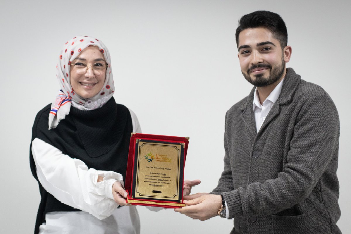 Serap BUHARALI Hocamızın iştirakıyla ''İnsanın Kendini Keşfetme Yolculuğu'' programımızı gerçekleştirdik. Manevi olarak zor günler geçirdiğimiz şu günlerde kendilerinden bu yönden çokça istifade ettiğimiz bir program oldu. Hocamıza katılımları için teşekkür ederiz.