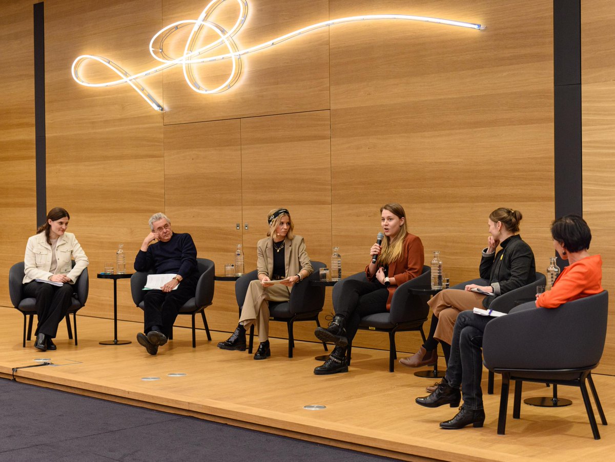 OeParl's tweet photo. Wie wirkt sich Kinderarmut aus? Darüber diskutierten bei der #OeBR-Veranstaltung "Kinderrechte sind Menschenrechte" @corinna_unicef (@UNICEFat), Ernst Berger, Corinna Heinzle, Eleonora Kleibel (@_BJV_) &amp; Andrea Holz-Dahrenstaedt. Mehr: https://t.co/v5lpQgZncr https://t.co/ERmmmjU8E8