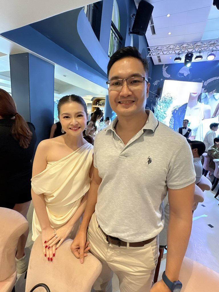 At GMA Sparkle Thanksgiving Party. 🎉 

Nice to see you again <a href="/dealwithBARBIE/">Barbie Forteza</a> 
#ishin #ishinskin