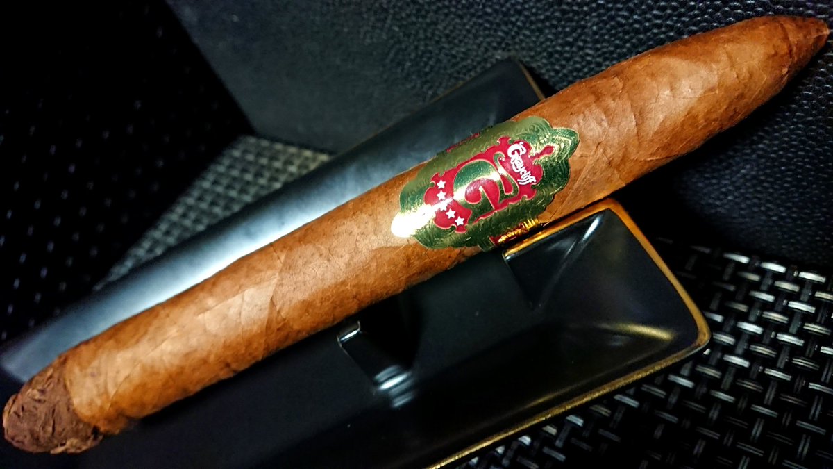 TOKI_exzx_00's tweet photo. #葉巻 #cigar #Graycliff
クリーンルーム+クリーンスーツでの仕事にはうんざりするわ🤬
顕微鏡見すぎて眼がカピかピよ😓
今夜はグレイクリフ様に助けてもらおう😳
全身に幸福感を行き渡らせるんだよ💃 https://t.co/poKrJaBOG9