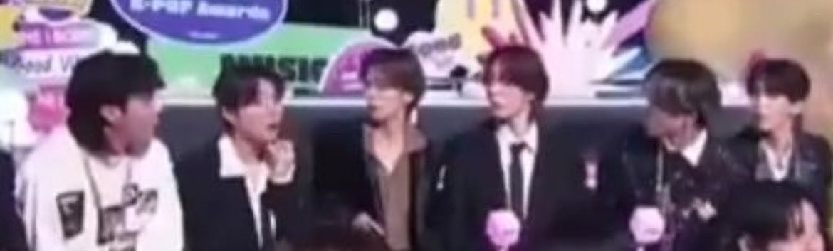 Galaxy賞受賞した時一気にジュンギュの方を向く他のメンバーおもろすぎ