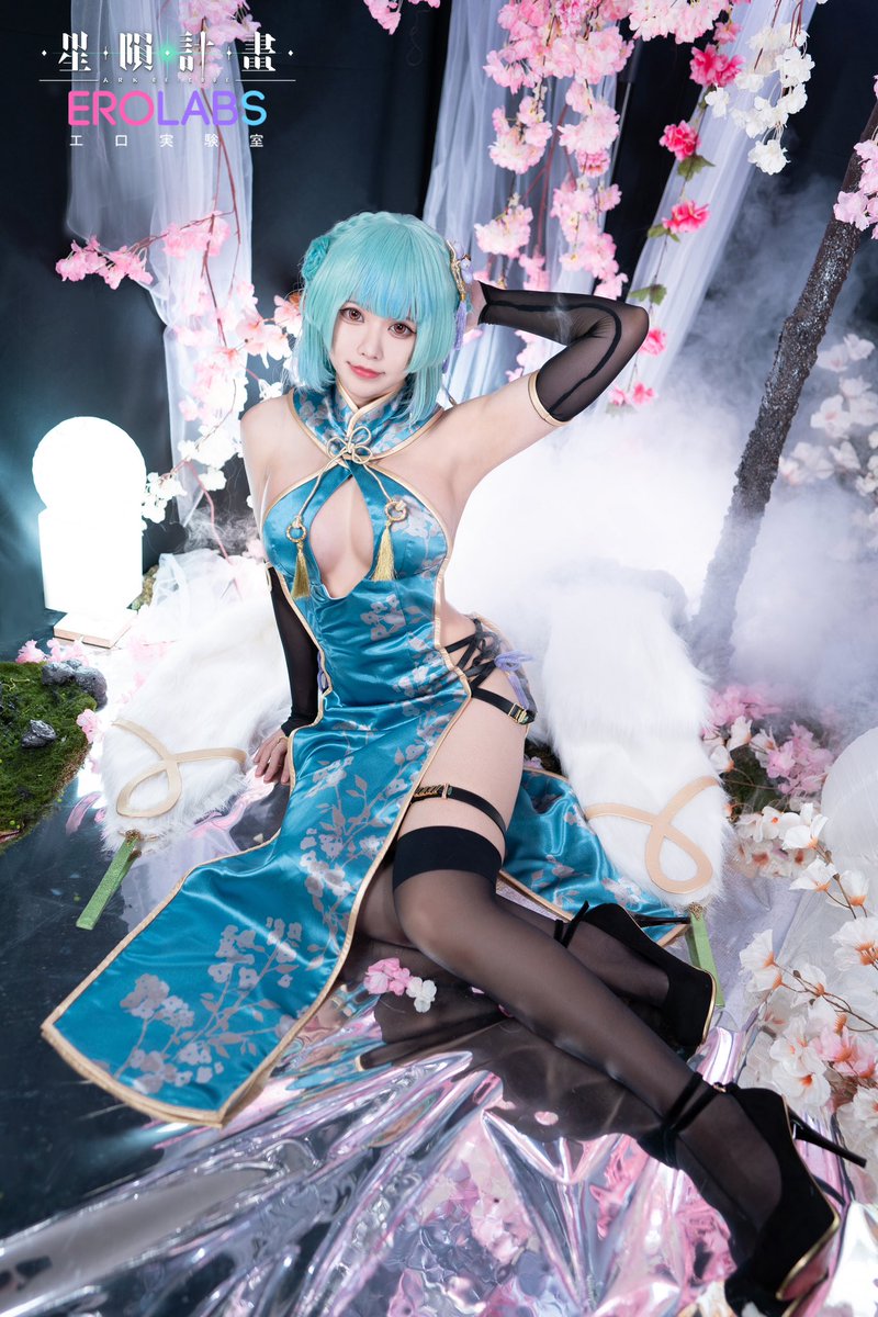 「陪伴我，直到眾星殞落!」
在EROLABS全新上線的色色手遊「星隕計畫」
普利蔓真的超香的💚
色色開岔旗袍的小空給你雙重滿足!!!

連結: https://t.co/VEXZVryebJ
@EROLABS_H
#EROLABS #ArkReCode #星隕計畫 https://t.co/5xvvybZRqr