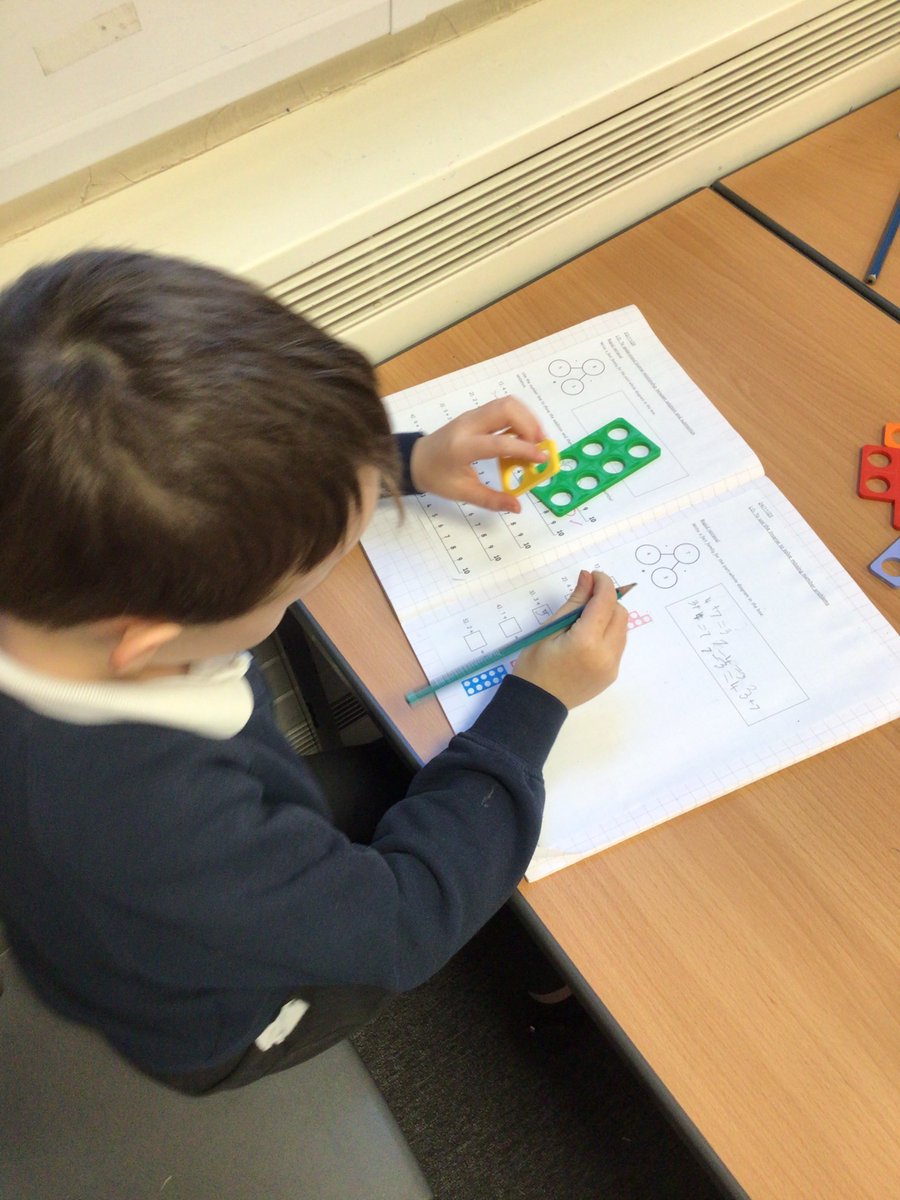KingswayPAYear2's tweet photo. We used numicon to help us solve missing number problems in maths ➕➖🟰 https://t.co/jjlpOhLyzB