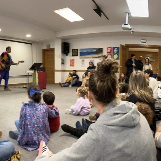 Foi un pracer pasar a mañá do sábado ca rapazada de Ribeira no Centro Cultural Lustres Rivas. 
Graciñas pola vosa asistencia, pola colaboración para rematar de darlle forma á nosa historia e tamén grazas a Ali Padín do Concello, por confiar nesta proposta 💚