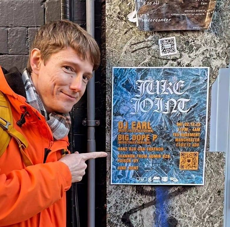 Been out getting those <a href="/JukeJointMCR/">Juke Joint</a> posters up this weekend - did you notice its gotten colder? ❄️🏂❄️
<a href="/Moveltraxx/">MOVELTRAXX</a> crew incoming this weekend...  
Final tickets: ra.co/events/1806096