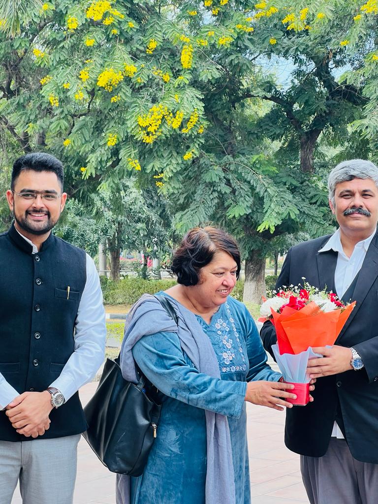 rsdhull's tweet photo. आज सेठ छाजू राम फाउंडेशन एवं Department of Gandhian Studies, Panjab University Chandigarh द्वारा आयोजित सेमिनार में सेठ चौधरी छाजू राम जी के महान व्यक्तित्व पर कुछ शब्द रखने का अवसर प्राप्त हुआ।

सेठों के सेठ चौधरी छाजू राम हरियाणा के कुछ महानतम व्यक्तित्वों में से एक हैं जिनके बारे में हम सब लोग बहुत कम जानते हैं लेकिन उनके बारे में जानना हम सब के लिए बेहद आवश्यक है।

आज सेठ चौधरी छाजू राम जी की जयंती भी है। उनकी जयंती पर उन्हें श्रद्धेय वंदन!