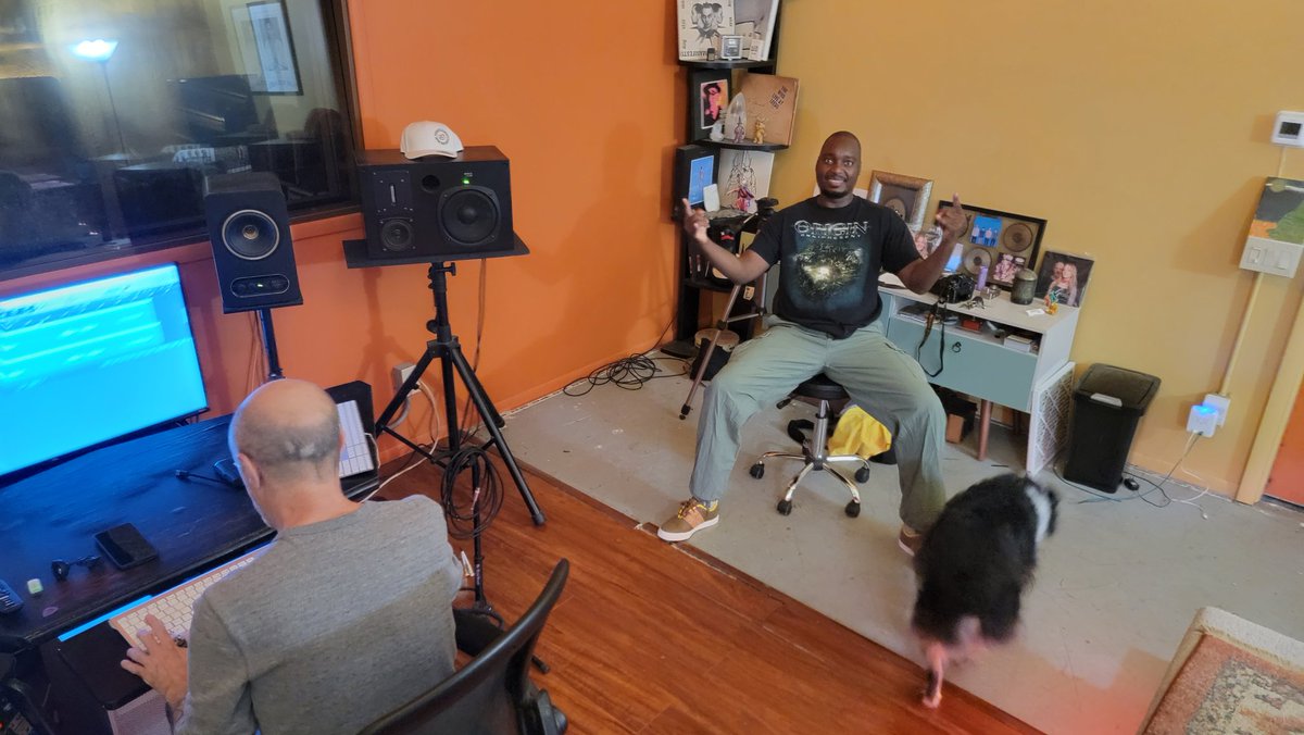 VThrust's tweet image. Recording of vocals at  Farmadelica Sound going brutal so far, just the way we love it. You gonna love this album,  wait and wait and wait, IS WORTH IT! 
@HowardMerlin @JasonBanning @IRMCFlorida  @OverthrustM @Farmadelica