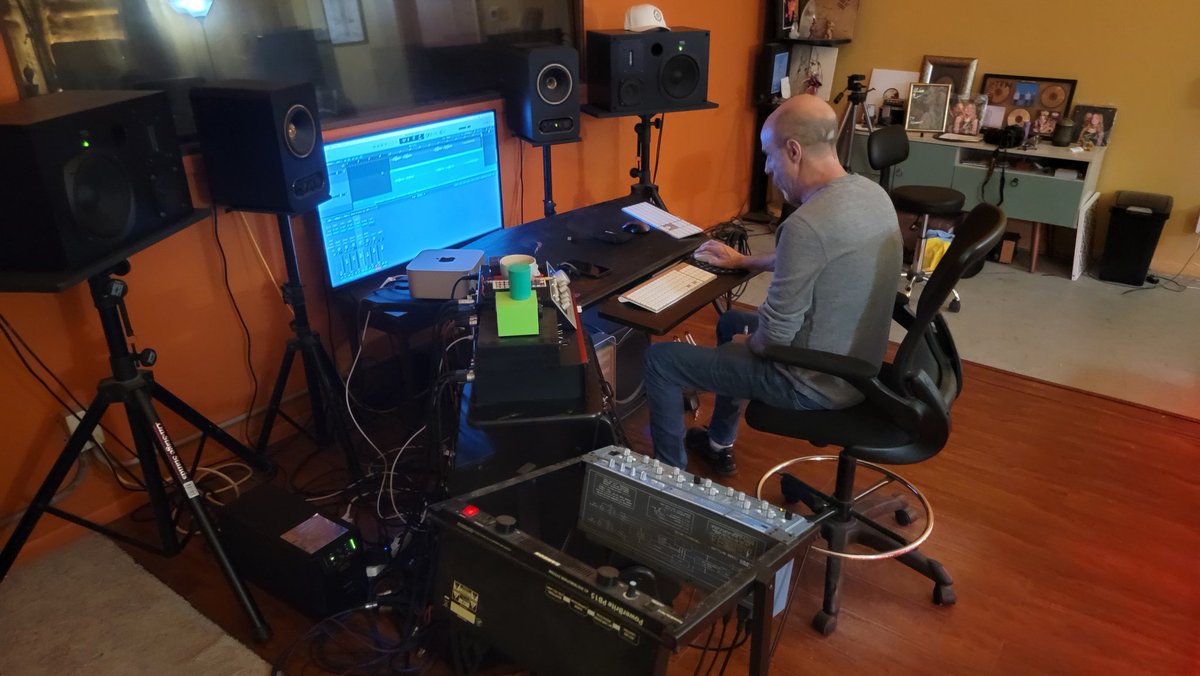 VThrust's tweet image. Recording of vocals at  Farmadelica Sound going brutal so far, just the way we love it. You gonna love this album,  wait and wait and wait, IS WORTH IT! 
@HowardMerlin @JasonBanning @IRMCFlorida  @OverthrustM @Farmadelica