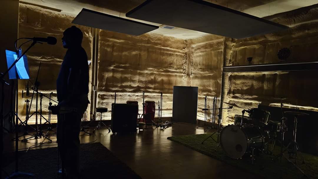 VThrust's tweet image. Recording of vocals at  Farmadelica Sound going brutal so far, just the way we love it. You gonna love this album,  wait and wait and wait, IS WORTH IT! 
@HowardMerlin @JasonBanning @IRMCFlorida  @OverthrustM @Farmadelica