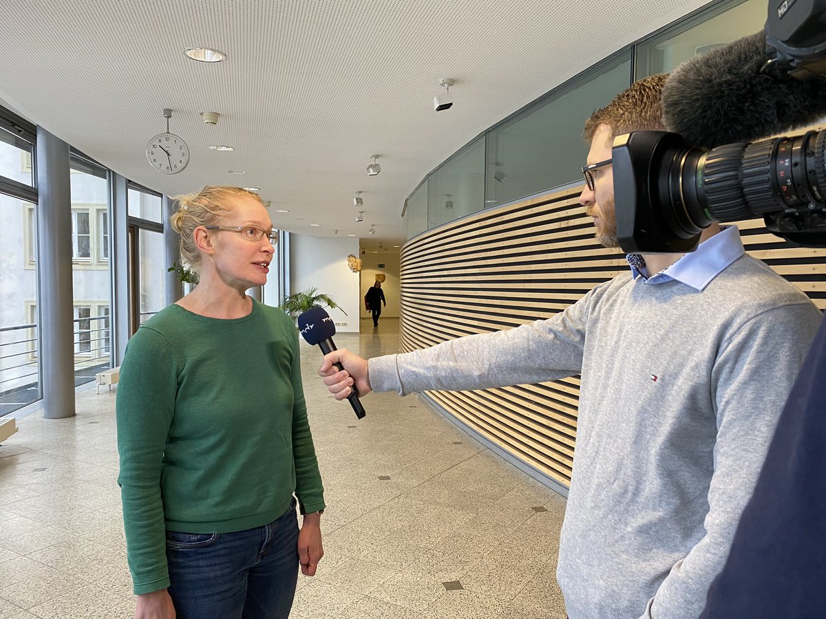 Linksfraktion_LSA (@linksfraktionst) on Twitter photo Die Auswirkungen des Urteils des Bundesverfassungsgerichts sind für Sachsen-Anhalt erheblich.
<a href="/Kristin_Heiss/">Kristin Heiß</a> sagt heute dem <a href="/MDR_SAN/">MDR SACHSEN-ANHALT</a>: „Die Landesregierung muss für Klarheit sorgen und umfangreich darstellen, wie der Landeshaushalt in Zukunft ausgestaltet werden soll.“
1/2 Die Auswirkungen des Urteils des Bundesverfassungsgerichts sind für Sachsen-Anhalt erheblich.
<a href="/Kristin_Heiss/">Kristin Heiß</a> sagt heute dem <a href="/MDR_SAN/">MDR SACHSEN-ANHALT</a>: „Die Landesregierung muss für Klarheit sorgen und umfangreich darstellen, wie der Landeshaushalt in Zukunft ausgestaltet werden soll.“
1/2