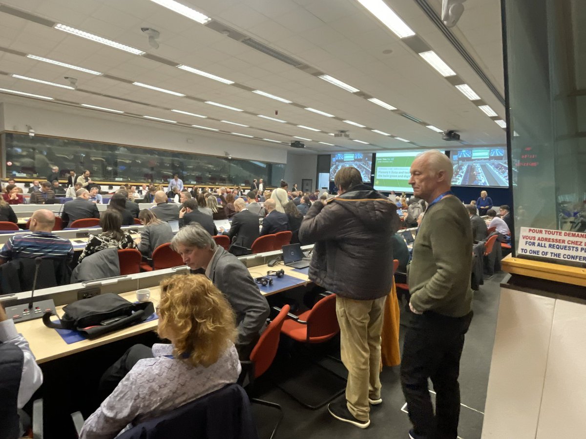 More than 200 participants on site and more thant 800 when including remote participationto #INSPIRE23 : aligning  #Green_transition and #digital_transition  deserves this big community ! @opengeospatial @ad4gd_project @dis4sme @ocean_twin  #eurogeo  @eshape_eu  #InCASE