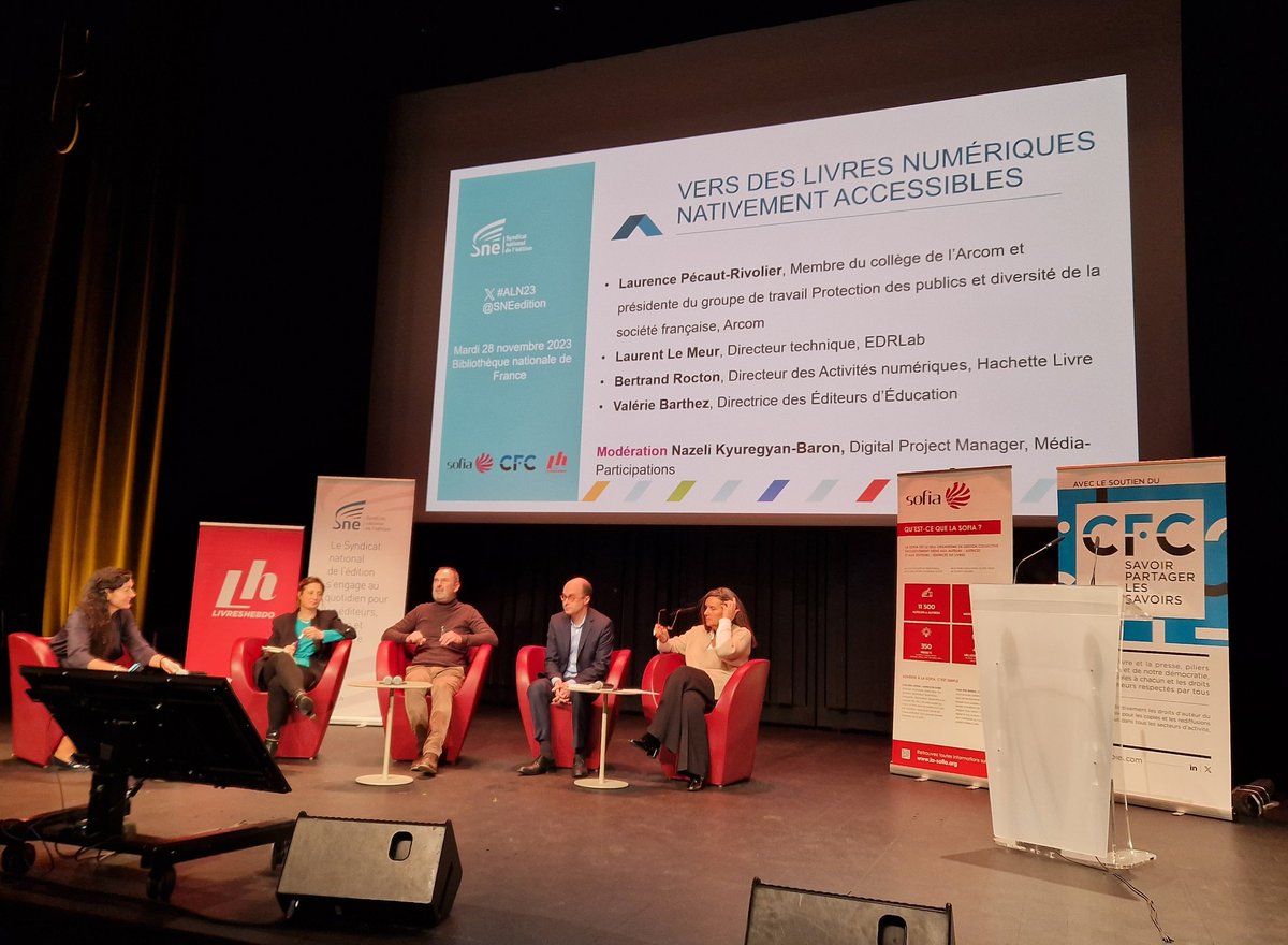#ALN23📗💻
Table-ronde autour de la question des livres #numériques nativement #accessibles animée par Nazeli Kyureguyan-Baron avec :
🔹️ <a href="/lpecautrivolier/">Laurence Pecaut-Rivolier</a> de l'<a href="/Arcom_fr/">Arcom</a>
🔹️<a href="/lmrlaurent/">Laurent Le Meur</a> d'<a href="/EDRLab_org/">EDRLab</a>
🔹️Bertrand Rocton d'<a href="/HachetteLivre/">Hachette Livre</a> 
🔹️<a href="/ValerieBarthez/">Valérie Barthez</a> des <a href="/EditeursEduc/">Les Éditeurs d'Éducation</a>
