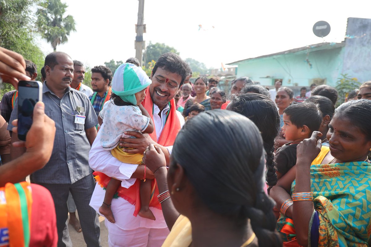 BommaSriRam's tweet photo. సాదాపూర్ మండలం గుజ్జలపల్లి గ్రామంలో ఎన్నికల ప్రచారంలో పాల్గొనడం జరిగింది
#husnabadConstituency #BJPMLAcandidate #bommasriram #Bjp4Husnabad #BjpWithHusnabad
#Bjp4Telangana #voteforsriramanna #VoteForBJP https://t.co/Lzzy9yLGqI