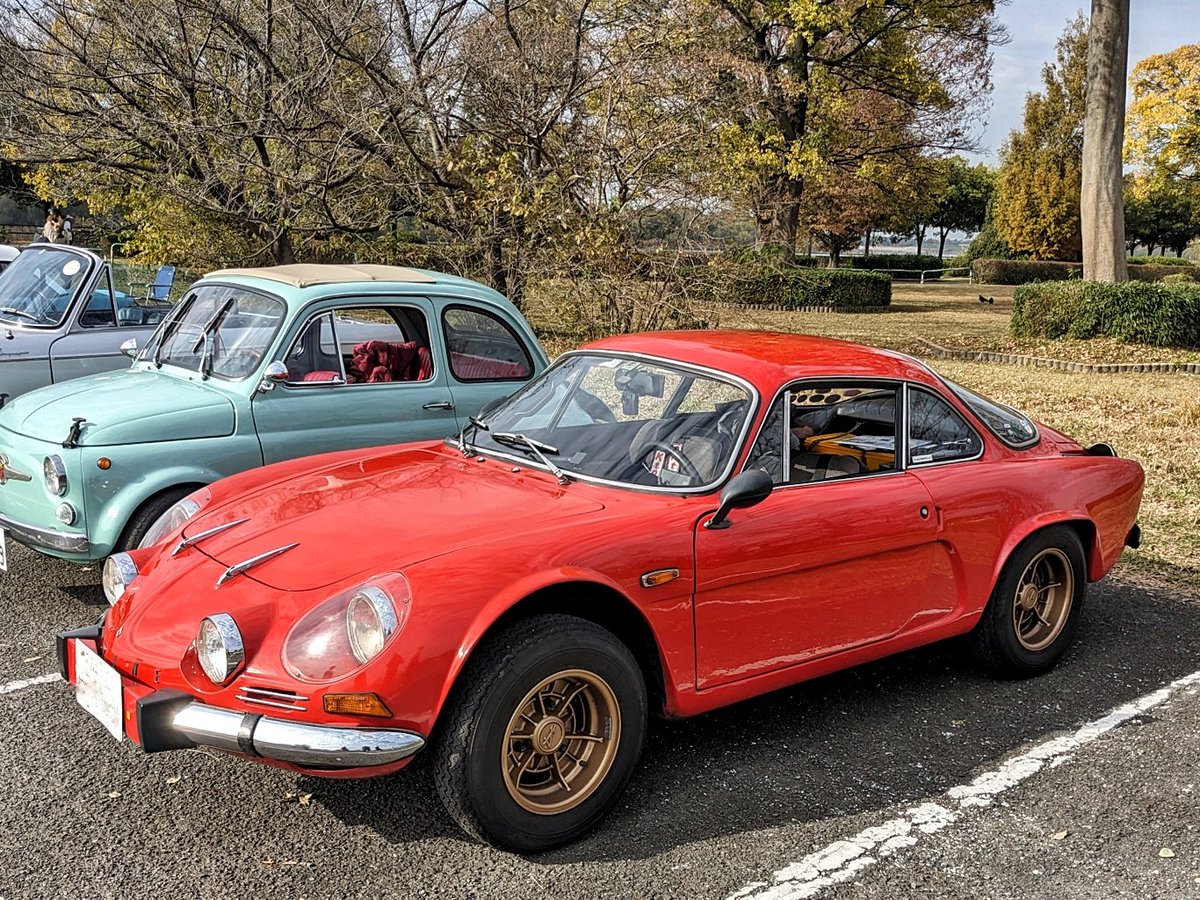 Two #cars I'd love to have in my garage...

#classiccars #Renault #AlpineA110