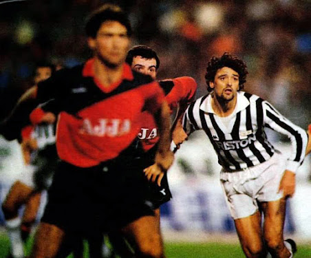 ilpalloneraccon's tweet photo. Il pallone racconta: Alessandro ALTOBELLI https://t.co/uEJR9Bxavn
@Juve1897no @JUVEN_TV @juventusfc @TopPlanet63 @nebbiabassa @La_Bianconera @storia_juventus @LeonettiFrank @fritzmazz @Nino_TheBest #altobelli #spillo https://t.co/eUq2rzXIuN