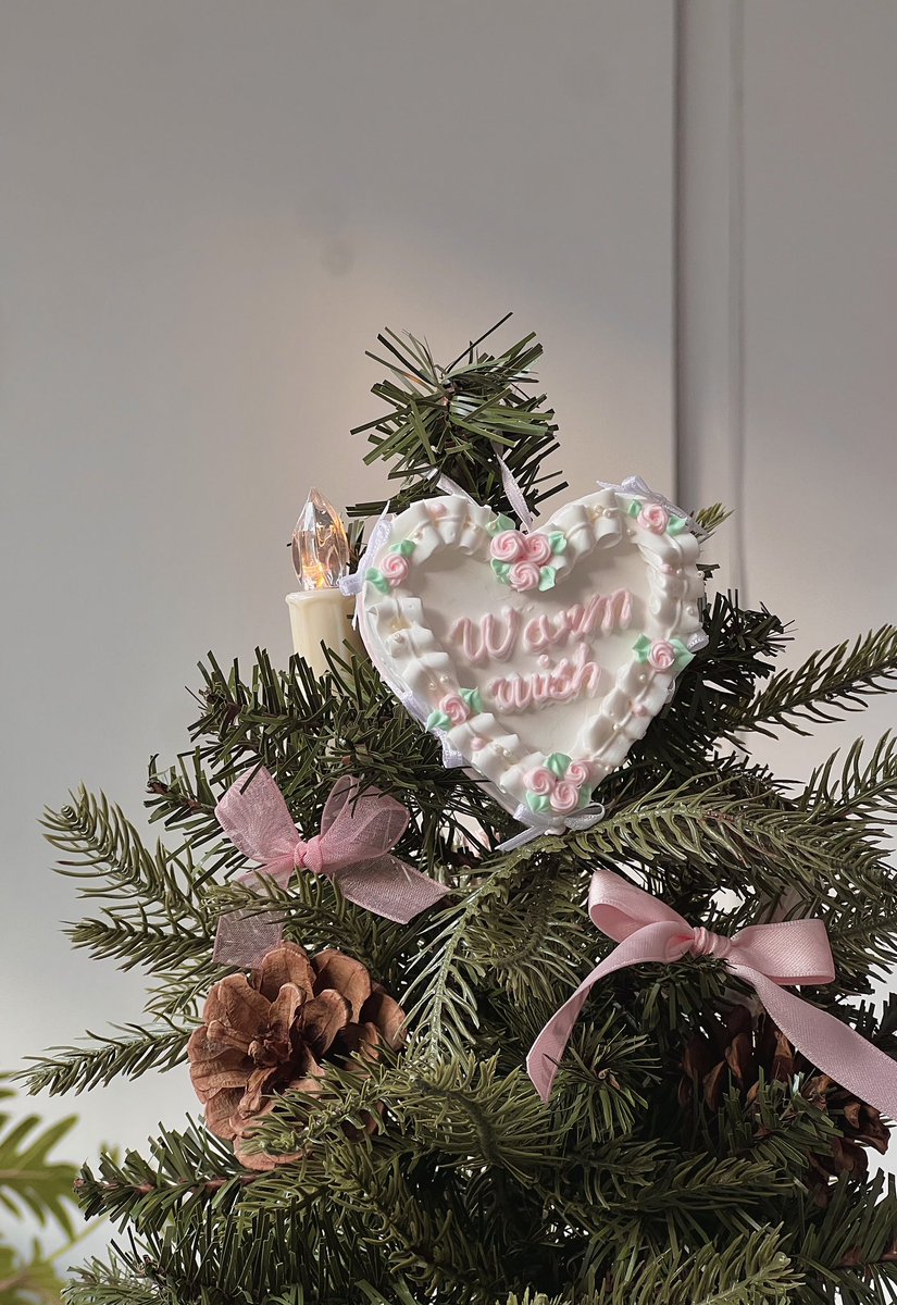 Rectangle_s2's tweet photo. 크리스마스 오너먼트 케이크 🎄🎀 https://t.co/3q83bBTjLz