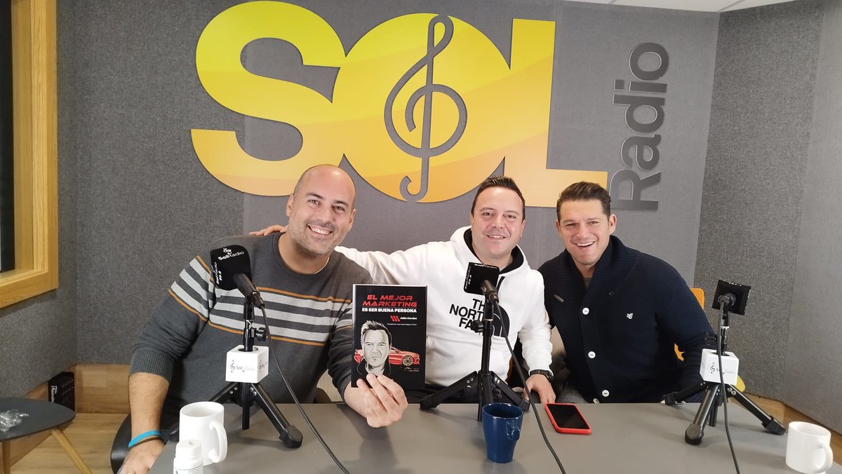 Esta semana estuve compartiendo charla en <a href="/solradiomadrid/">Sol Radio</a> con los cracks <a href="/alcaerelsol/">Víctor R. Alfaro</a> y <a href="/manutenorio/">Manu Tenorio</a> ‼️
.
Cuento mi historia y mi libro 📕 
.
#solradio #solradiomadrid #motor #radio #biografia #influencer #estilodevida #elmejormarketingesserbuenapersona #marketing @viveLibro_ed