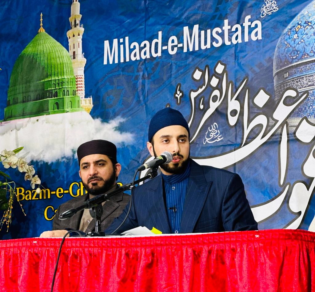 HammadQadriMQI's tweet photo. شیخ حماد مصطفیٰ المدنی القادری کی منہاج القران انٹرنیشنل اور بزم غوثیہ کینیڈا کے زیر اہتمام ماہانہ گیارہویں شریف اور غوث الاعظم کانفرنس میں شرکت و خطاب

کانفرنس میں شیخ احمد مصطفیٰ العربی القادری، مختلف شعبہ ہائے زندگی سے تعلق رکھنے والی شخصیات نے شرکت کی

شیخ حماد مصطفیٰ المدنی القادری نے کانفرنس سے ’’ولایت میں سب سے بڑی کرامت ’’علم‘‘ ہے‘‘ کے موضوع پر خطاب کرتے ہوئے کہا کہ اللہ رب العزت اپنے اولیاء کو قلبِ سلیم عطاء کرتا ہے؛ ان کے قلب میں صفا، پاکیزگی اور طہارت ہوتی ہے۔ آقا علیہ الصلوۃ والسلام ارشاد فرماتے ہیں کہ وہ یہ مقام اور مرتبہ کثرت صلوۃ سے حاصل نہیں کرتے اور نہ ہی کثرتِ صوم اور کثرتِ صدقہ سے حاصل کرتے ہیں، بلکہ انہیں یہ مقام سخائے قلب سے حاصل ہوتا ہے۔ اللہ کے برگزیدہ لوگوں کے دل سمندر کی طرح وسیع ہوتےہیں؛ ان کے دل و دماغ، شخصیتوں میں کوئی تنگی نہیں ہوتی بلکہ سخاوت، وسعت اور فراوانی ہوتی ہے۔ ان کے تصورات، علوم و حکم، مجلس اور صحبت میں وسعت ہوتی ہے۔

انہوں نے کہا کہ ہمیشہ اپنے بھائیوں کے لیے خیر خواہ رہیں اور دوسروں کے بارے میں حسنِ ظن رکھیں، یہ ولایت کا راز ہے۔ حضور شیخ عبد القادر جیلانی رضی اللہ عنہ کی سب بڑی کرامت ان کا علم تھا۔ آپ ہفتے میں 3 روز خطاب فرماتے تھے اور 7 دن جامع الشیخ میں طلباء کو درس دیتے تھے۔ حضور غوث الاعظم رضی اللہ عنہ نے اپنا بحر علم اپنی اولاد میں بھی اسی طرح منتقل کیا، ان کے بیٹے اور پوتے بھی اپنے اپنے دور کے بڑے علماء، فقہاء اور محدثین تھے۔ 

انہوں نے کہا کہ ولایتِ عظمیٰ کو مقامِ محبوبیت بھی کہتے ہیں۔ یہ وہ مقام ہے جس مقام پر اللہ اپنے برگزیدہ ولی سے محبت کرتا ہے، جب کہ اللہ کا ولی اطرافِ عالم میں خدا کے ذکر، اس کی یاد اور اس کی محبت کو لوگوں کے دلوں میں منتقل کر رہا ہوتا ہے۔ مقامِ محبوبیت میں اللہ کا ولی اطرافِ عالم میں اللہ کا ذکر عام کرتا ہے تو اللہ تعالیٰ بھی مخلوقِ عالم کے دلوں میں اپنے ولی کی محبت ڈال دیتا ہے۔دوسری طرف جب خدا کا ولی لوگوں کے کاموں میں مصروف ہوتا ہے تو خدا اپنے ولی کے کاموں میں مصروف ہوتا ہے۔

اگر ہم نے اس فیضانِ غوثیت سے کچھ حاصل کرنا ہے تو ہمیں چاہیے کہ ہم اس طریقِ علم سے استفادہ کریں، ان کی تعلیمات سے استفادہ کریں، ان کے علوم و حکم سے استفادہ کریں اور اپنے احوال، اپنے اخلاق کو سنواریں۔ جہاں کل تھے آج وہیں نہ رہیں، بلکہ مراتبِ علم میں ترقی کرتے چلے جائیں۔

کانفرنس میں صوفی طارق، علامہ سہیل صدیقی، علامہ احمد اعوان، علامہ حسنین حمید، علامہ ضیاء الحق رازی، عبداللہ القادری، غلام سرور، حافظ عمیر،عتیق احمد، ندیم منج، عید محمد سمیت منہاج القرآن انٹرنیشنل اور بزم غوثیہ قادریہ کے ذمہ داران، مختلف شعبہ ہائے زندگی سے تعلق رکھنے والی شخصیات اور پاکستانی کمیونٹی نے بڑی تعداد میں شرکت کی۔

#GhousulAzam #Ghauseazam #SufiSaint #IslamicSpirituality #SufiTeachings #sufism #knowledge #knowledgeispower #KnowledgeSharing #Spiritual #Sufi #ilm #education #SheikhAbdulQadirJilani