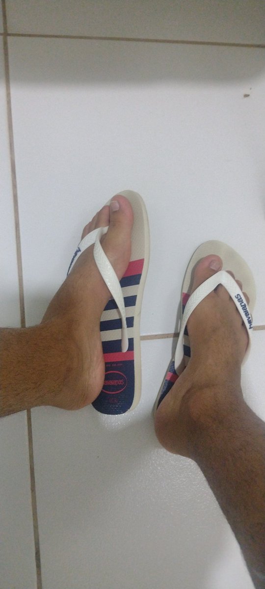 DavidBeckhan__'s tweet photo. @matnunes Chinelinha igual kkk https://t.co/JYe8JKVi5u