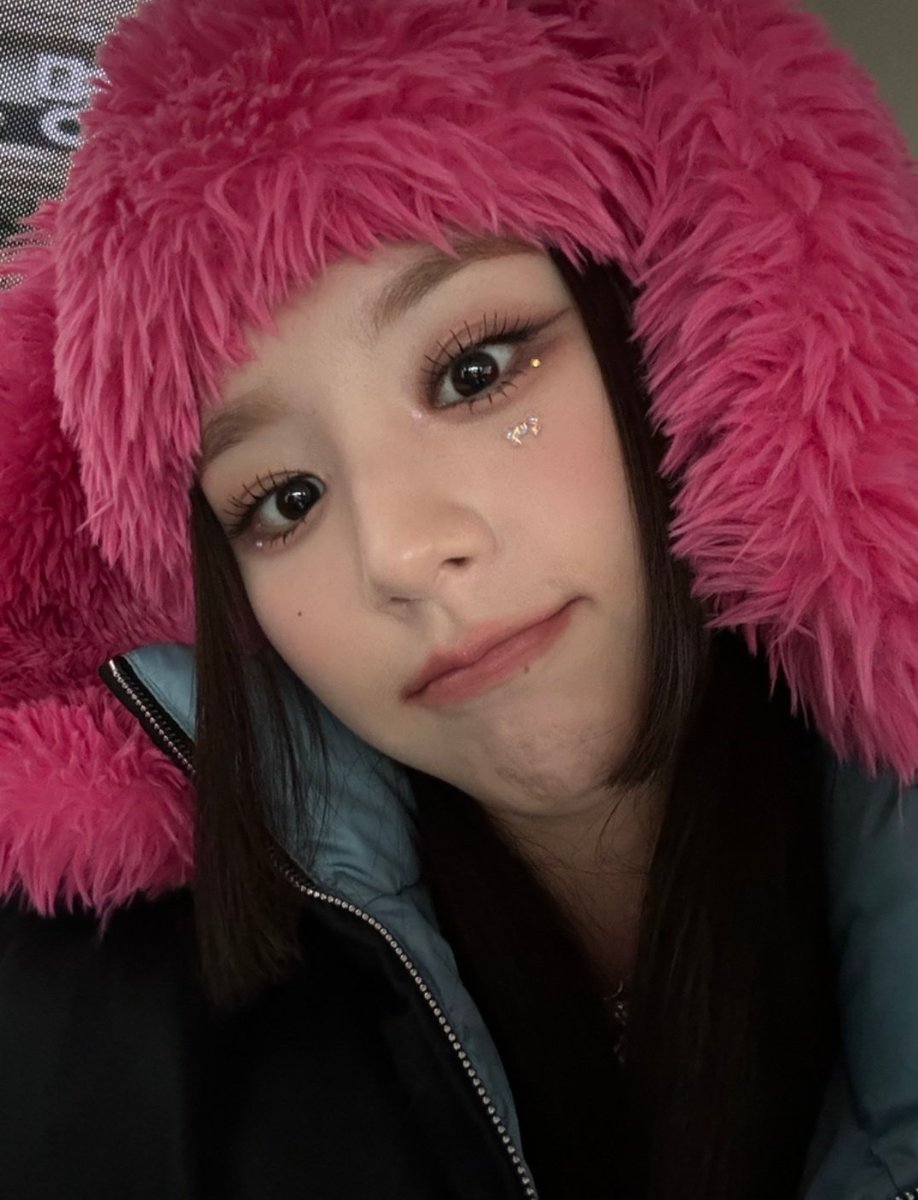 heejinlqs's tweet photo. jeoneejin :] https://t.co/D4nZRxnGxm