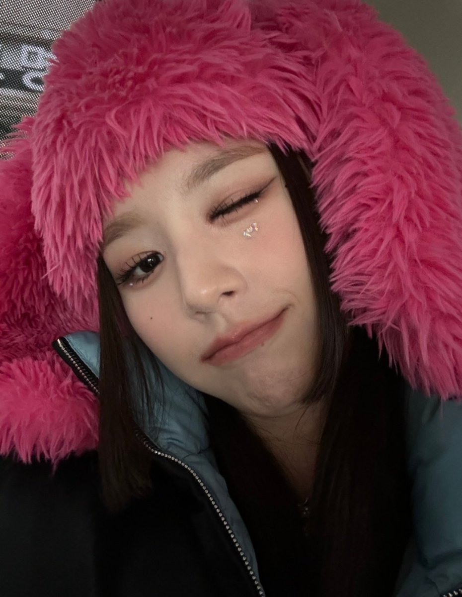 heejinlqs's tweet photo. jeoneejin :] https://t.co/D4nZRxnGxm