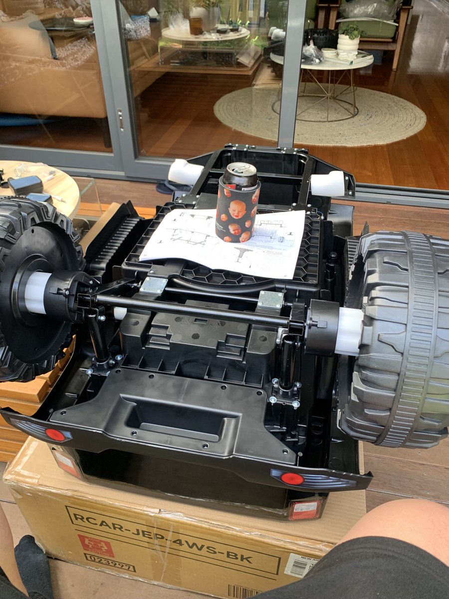 bkhawks70's tweet image. The grandson’s Jeep is assembled and ready for Christmas. #BackyardMechanic @jeep