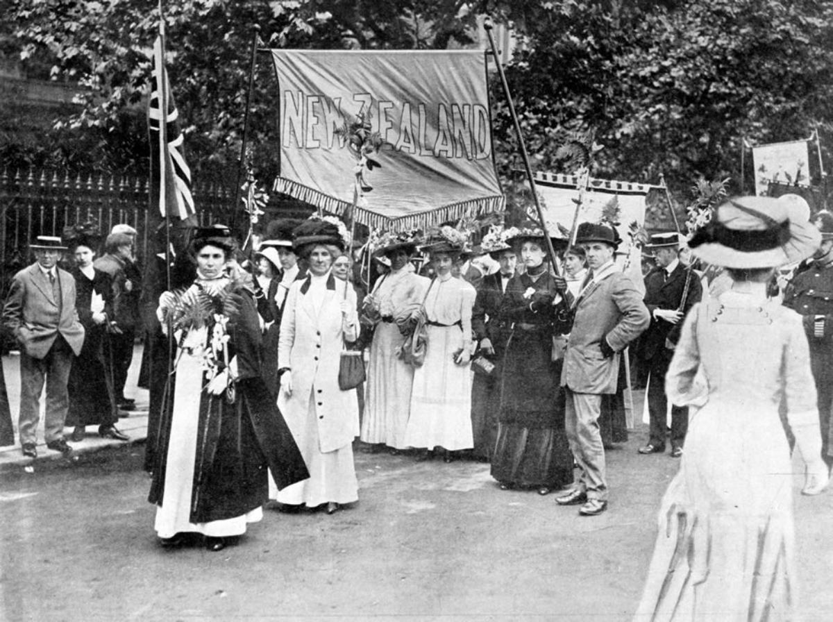 SandraFerrerV's tweet photo. El 28 de noviembre de 1893 las mujeres en Nueva Zelanda se convertían en pioneras de una lucha que se extendería por todo el planeta, el sufragio femenino. Aquel día votaban por primera vez en su historia y en la historia de la humanidad.🧵👇 https://t.co/CUfAkNaWNs