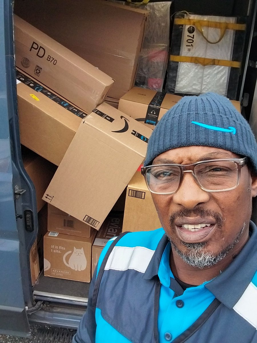 I'm out here customers!💯💪