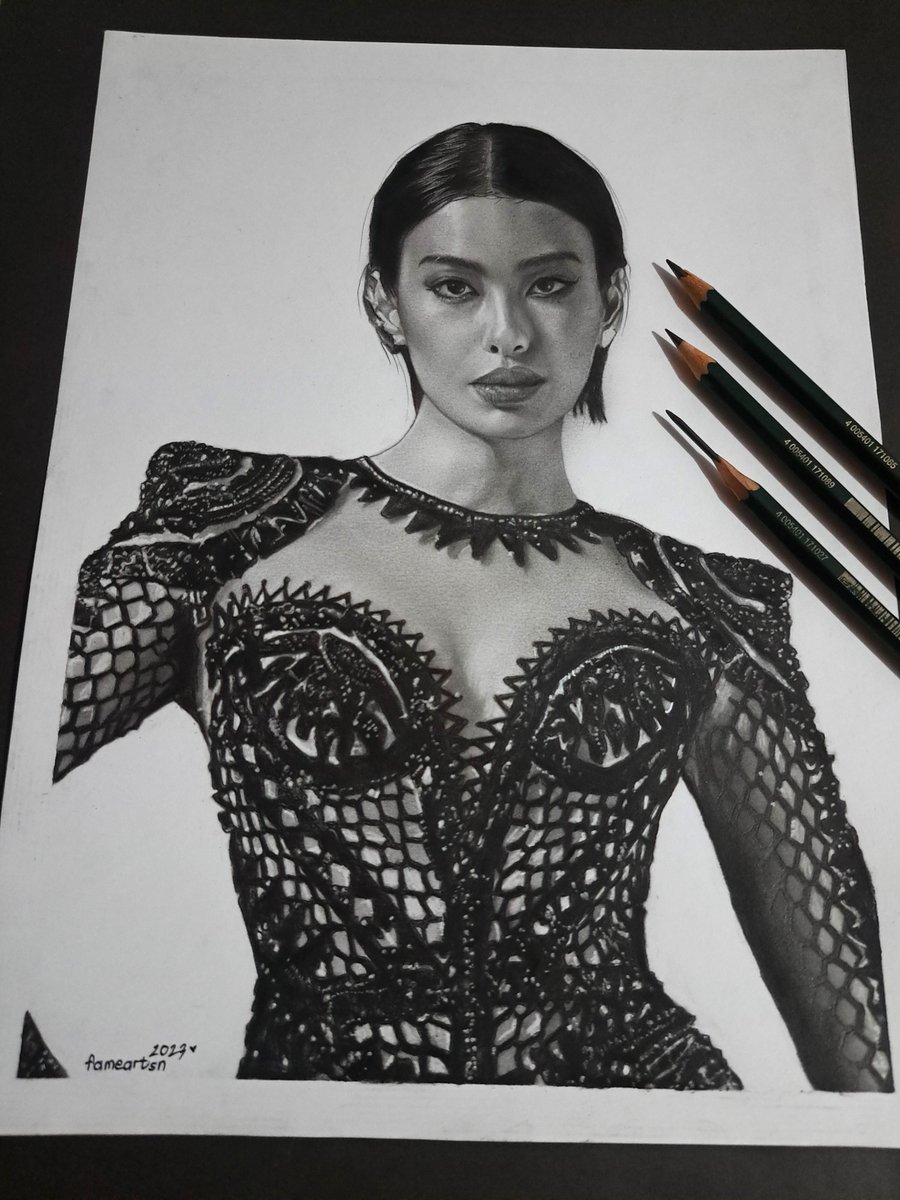 LOOK!👀<a href="/michellemdee/">MMD</a> immortalized in this art piece drawn by @famelavs_. Each stroke pays homage to her beauty and the intricate details of her gown.

MUPH 2023, MMD, pays tribute to the traditional Filipino tattoo artist #WhangOd in her stunning final evening gown. Amazing! 🤩