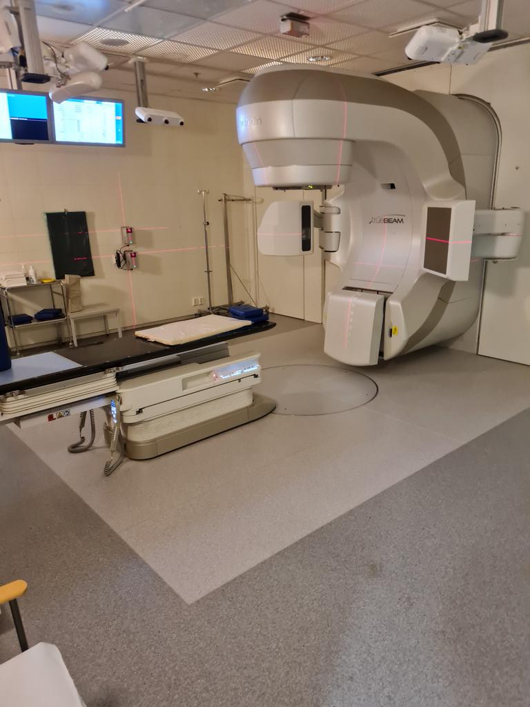 Kohta kipusädetystä rintakehään.Toivottavasti kivut hellittää 😀