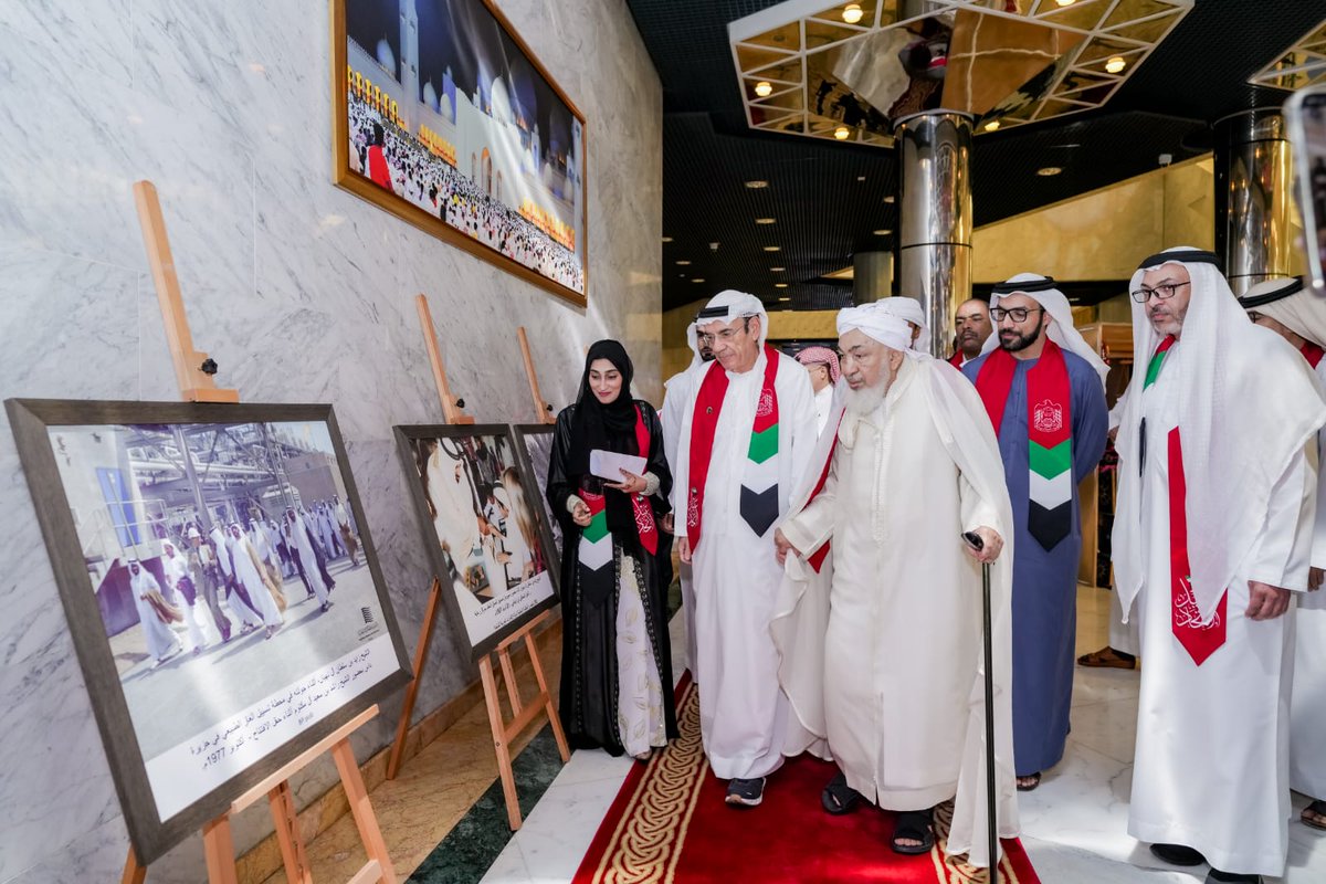 احتفل #منتدى_أبوظبي_للسلم ب #عيد_الاتحاد 52 لدولة #الإمارات، وذلك بحضور معالي الشيخ عبد الله بن بيه، رئيس المنتدى، ومعالي زكي نسيبه، المستشار الثقافي لرئيس الدولة، وعدد من الدبلوماسيين سفراء الدول الشقيقة والصديقة، والشخصيات الأكاديمية والإعلامية