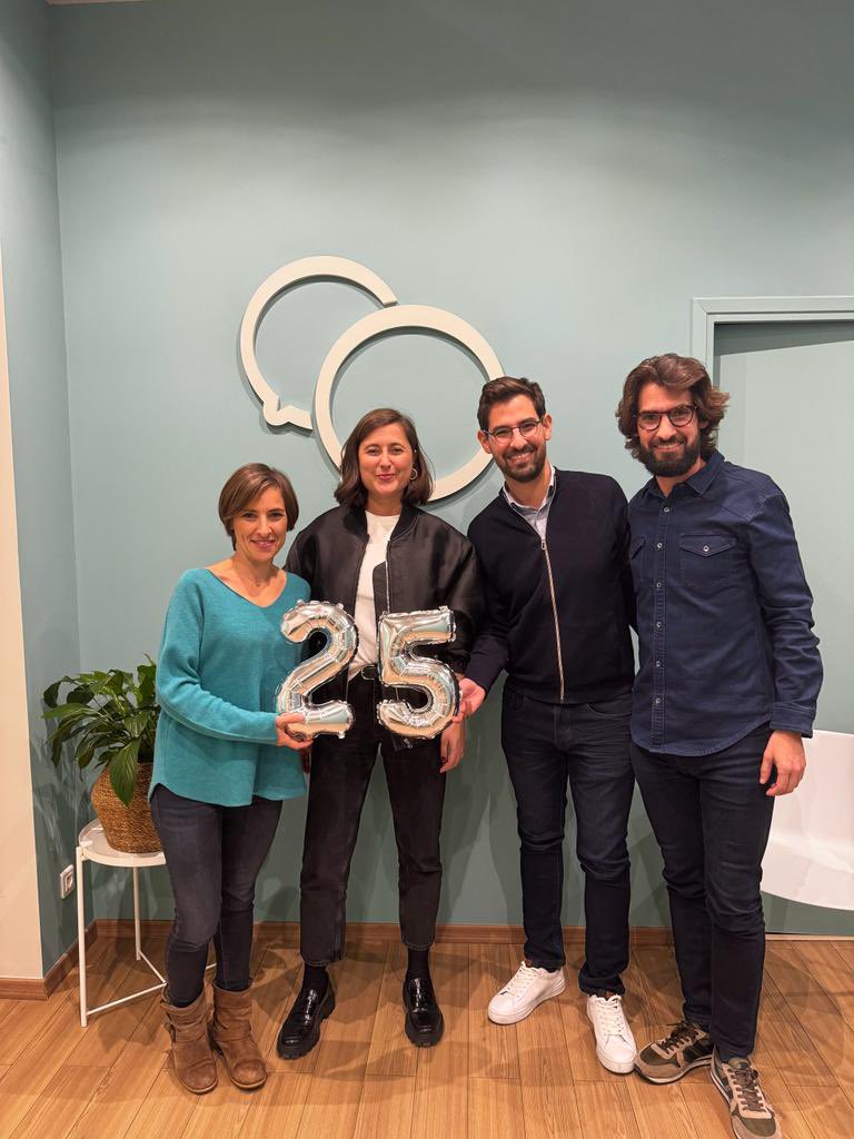 MagaliAltounian's tweet image. J’ai tenu à féliciter Frédéric, Maxime et Lisa pour les 2️⃣5️⃣ ans d’@ExploraLangues, entreprise niçoise et familiale qui a commencé avec leur mère, Catherine, en 1998.
Leur approche est basée sur l’humain avec un suivi pédagogique personnalisé : exploralangues.fr.
#Nice06