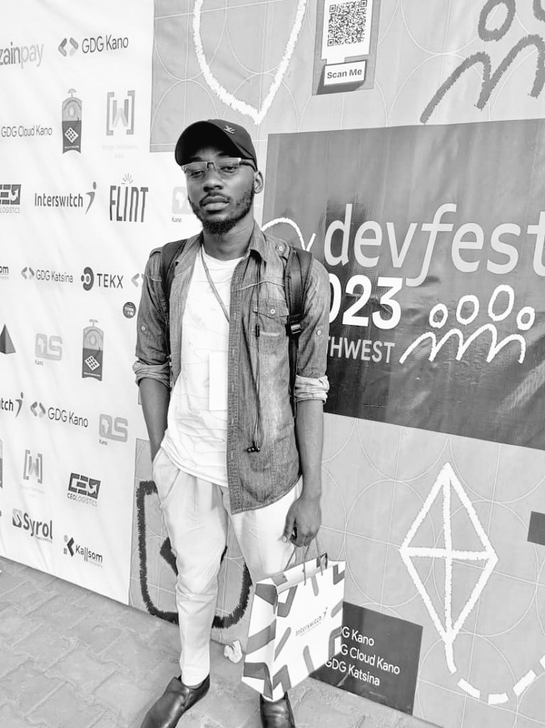 iamaamunir's tweet photo. Better late than never..
Evidence dey...
#devfestNW was lit.
The main highlight for me was the workshop where I learnt how to connect google spreadsheet to a backend application.
Twas nice meeting you bro @dapo7david https://t.co/WWocPpjgzL