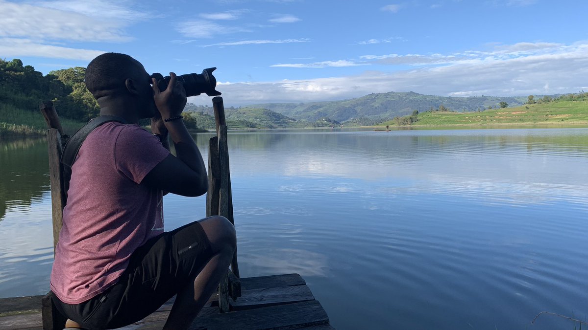 MartinKafanta's tweet photo. As the early morning sun gracefully rises over Lake Bunyonyi, its radiant light bathes the surroundings in a spectacular freshness. The lake's tranquil beauty is a sacred sanctuary, filled with the awe of God's mighty creation.
#LakeBunyonyi #SunriseSplendor https://t.co/ucdbEs3UF4