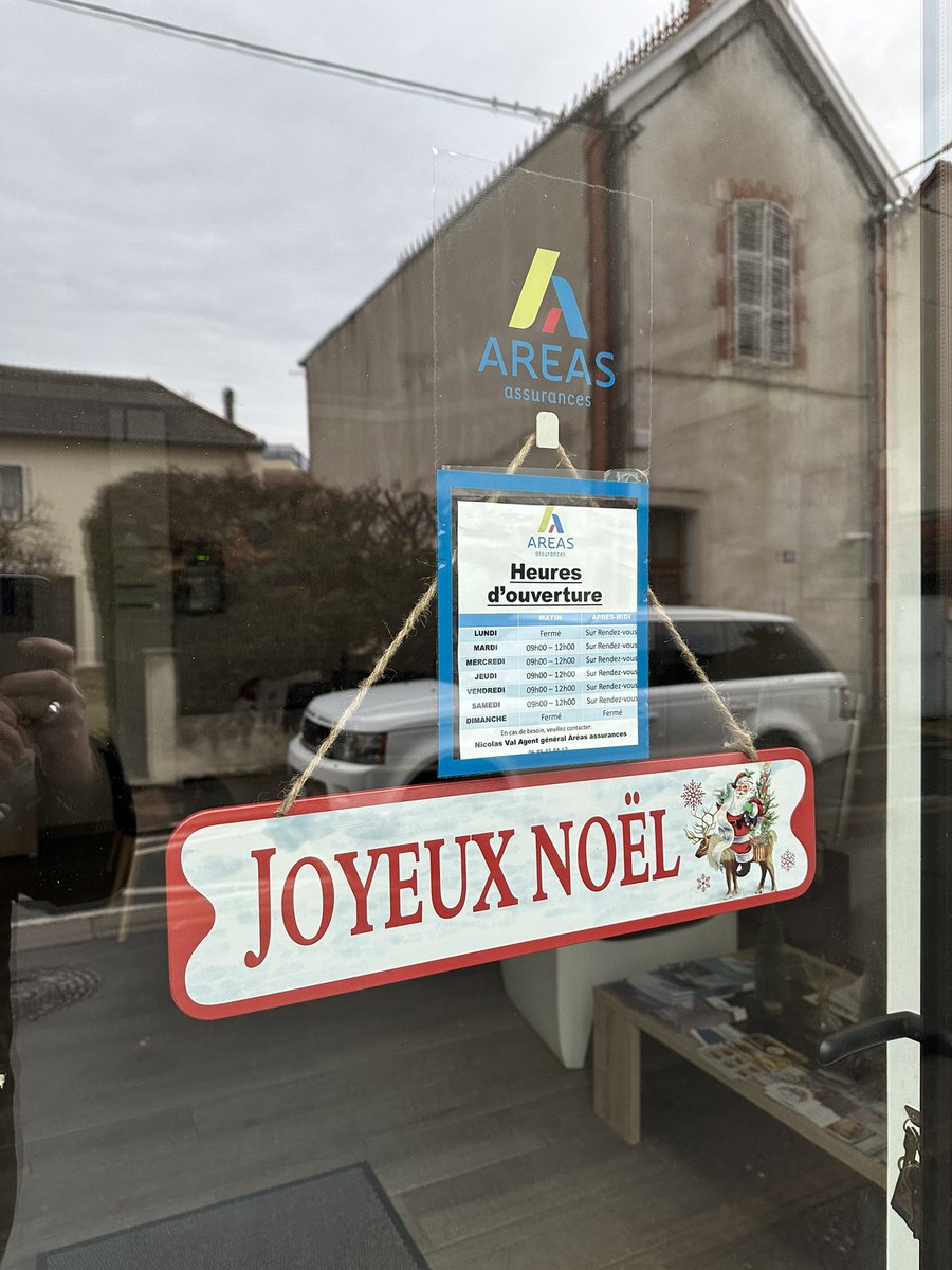 NicolasVal10's tweet photo. Comme un air de fêtes qui approche ⛄️❄️ 🎅 
Ils ont envahi l’agence Aréas assurances Montluçon !!!!

Il est encore temps de revoir vos contrats d’assurances sur 2023 et ainsi peut être réaliser quelques économies qui permettront au Père Noël d’être encore plus généreux.. https://t.co/LmetolCFVR